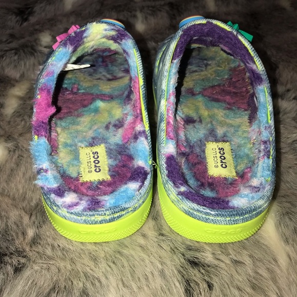 Crocs classic cozzzy spray tye dye fuzzy lined sandals m 8 w 10 peace garden - Picture 3 of 7